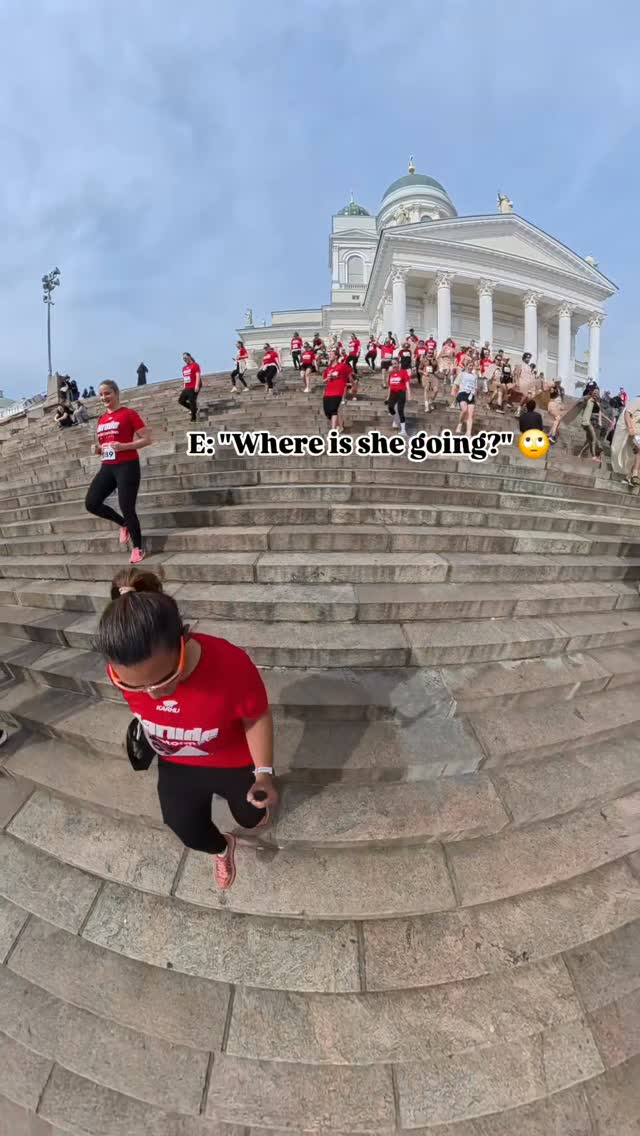 At the very least I wanted to get us running down the stairs! 🤣🤣🤣 #darude #sandstormrunhelsinki