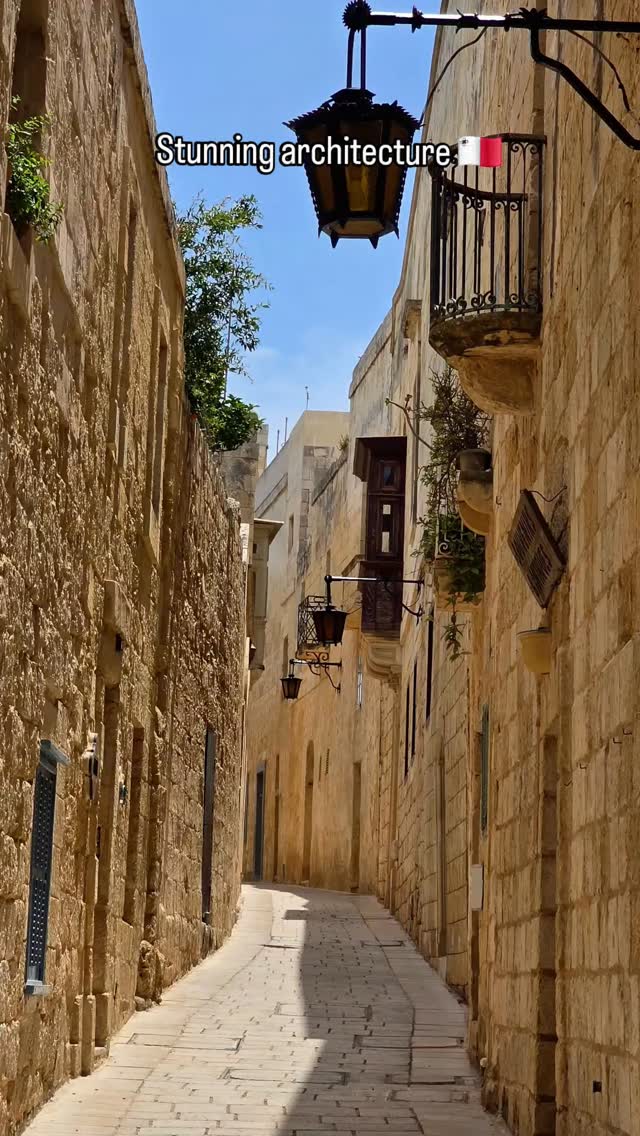 A little glimpse of the narrow and beautiful streets of Mdina, Rabat and Gozo, in #Malta #architecture #travel