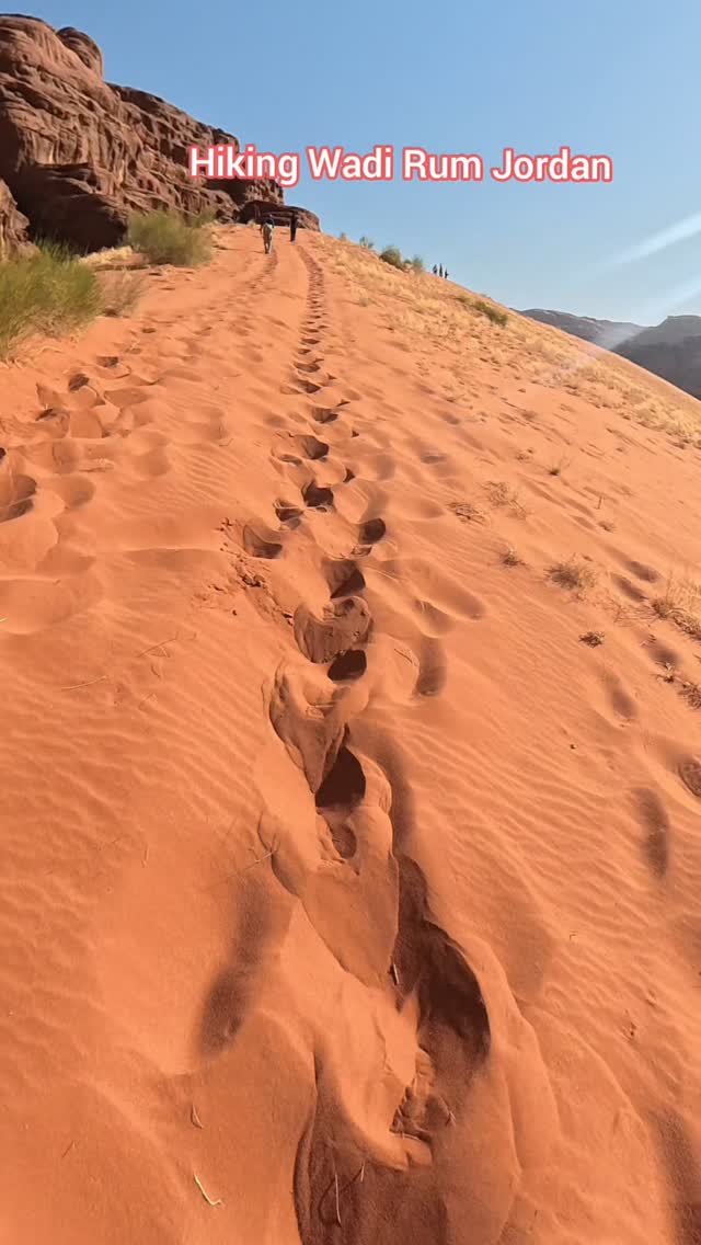 Hiking a huge dune in #wadirum #jordan .. the toughest moment of the entire hike, rewarded by amazing views and the feeling of gliding down on the sand! It reminded me of Namibia when going very steep dunes!